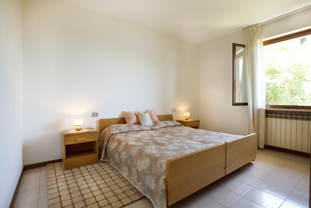Residence Le Balze Malcesine Szoba fotó